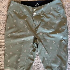 Wild Rye Size 8 mountain biking short